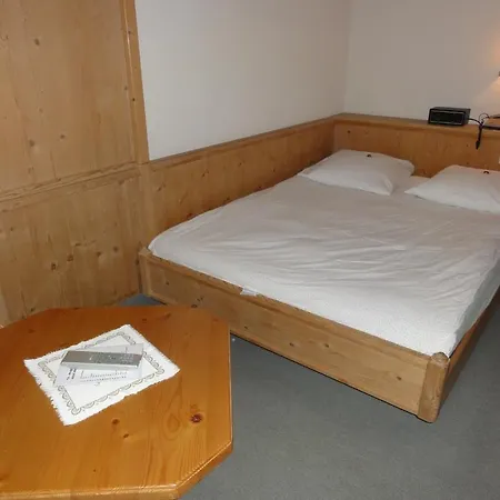 Alte Post 3*